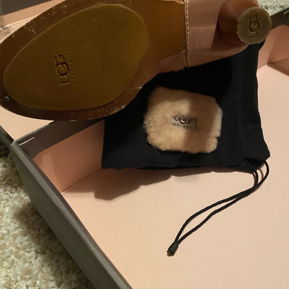 **FINAL SALE**UGG HEELED BOOTS. SIZE 8. COLOR: TAUPE - Picture 2 of 7